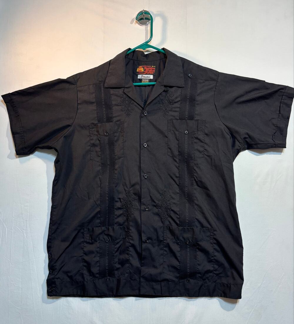 Vintage Black Guayabera Yucateca Mexico Men’s XL Embroidered 4 Pocket Shirt